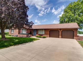 1912 Paris Dr, Godfrey, IL 62035