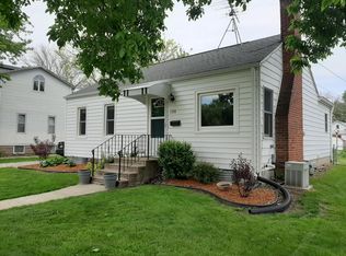 1328 Spring St, Grinnell, IA 50112