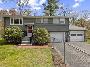 38 Hilltop Dr, Burlington, MA 01803