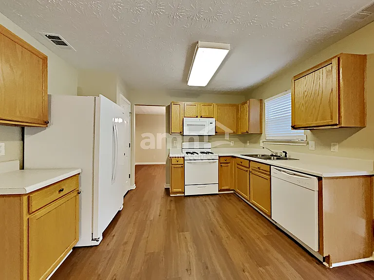 6252 Whitetail Ct NW — Photo 3