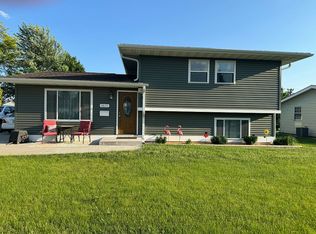 1825 W 36th St, Davenport, IA 52806