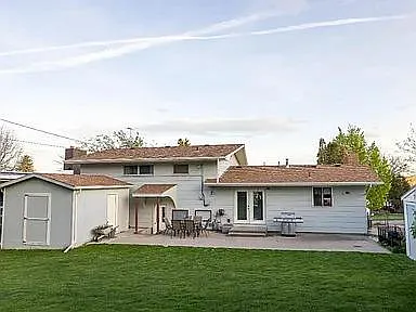 4 bed, 2.5 bath, 2246 sqft, $2,650 — Photo 2