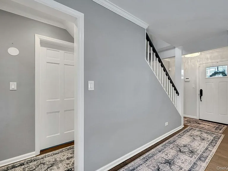 4 Lorraine Dr — Photo 4