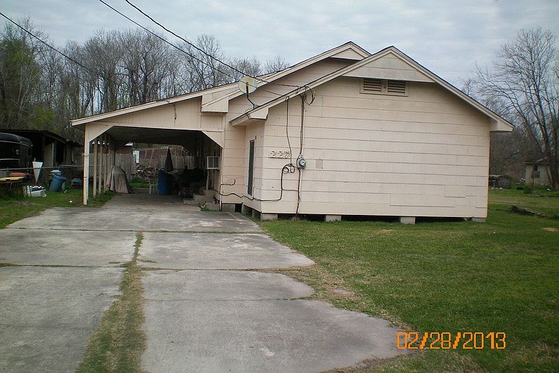 1st image of 227 E Melville Dr