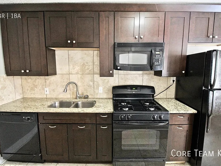 4328 Roanoke Pkwy #201 — Photo 4