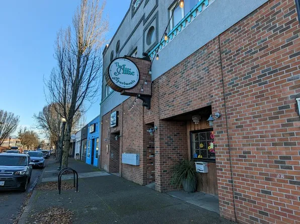 307 Main St APT 4, Springfield, OR 97477