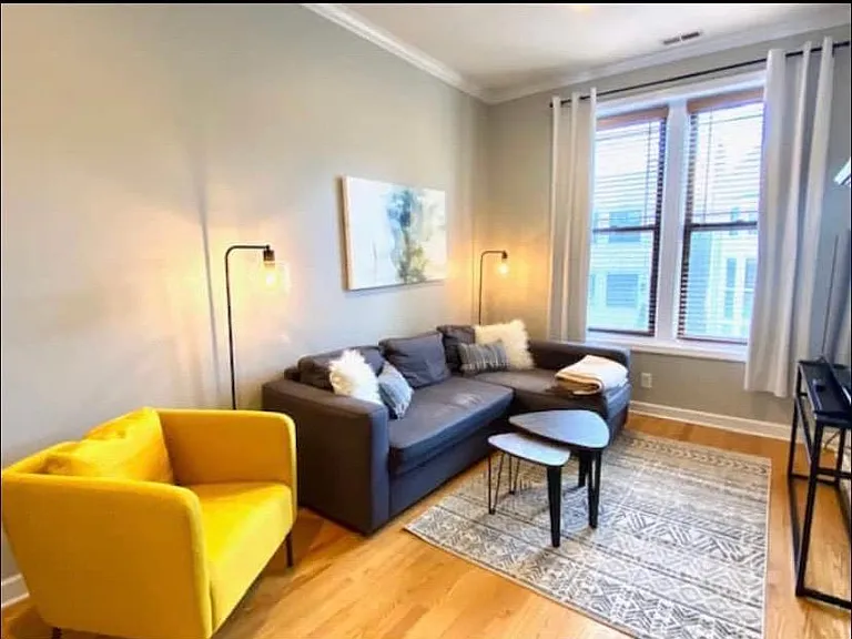 1434 W Fletcher St #2F — Photo 2