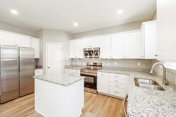 14321 Oakland Ct — Photo 9