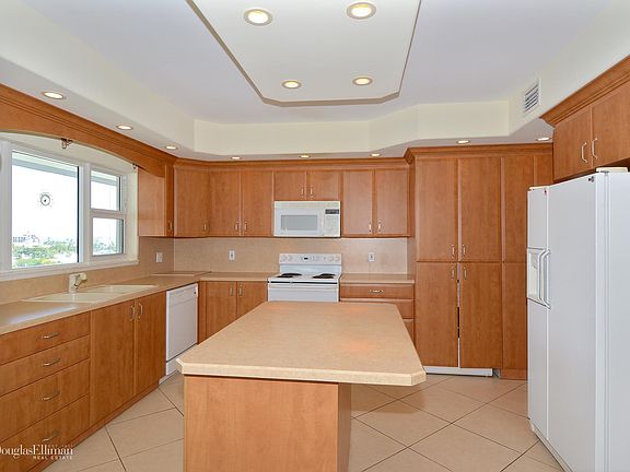 5th image of 200 Macfarlane Dr #N-803