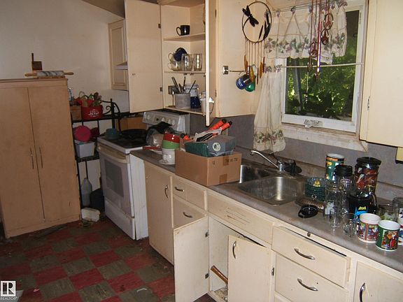 5th image of 5135 53rd Ave