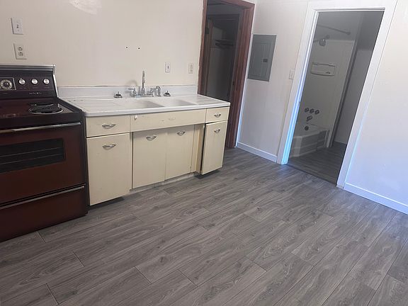 2nd image of 702 Don St #2