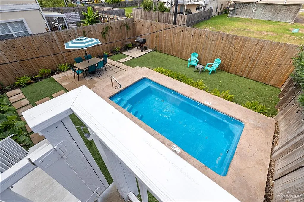 200 W Retama St — Photo 2