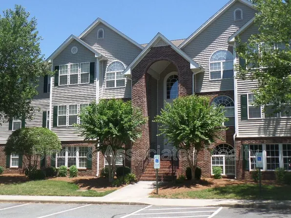 532 Scholastic Ct, Winston Salem, NC 27106