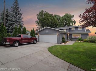 30020 Jefferson Ave, Saint Clair Shores, MI 48082
