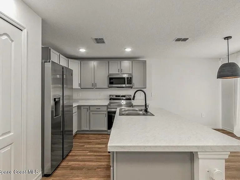 271 Wendover Rd SW — Photo 5
