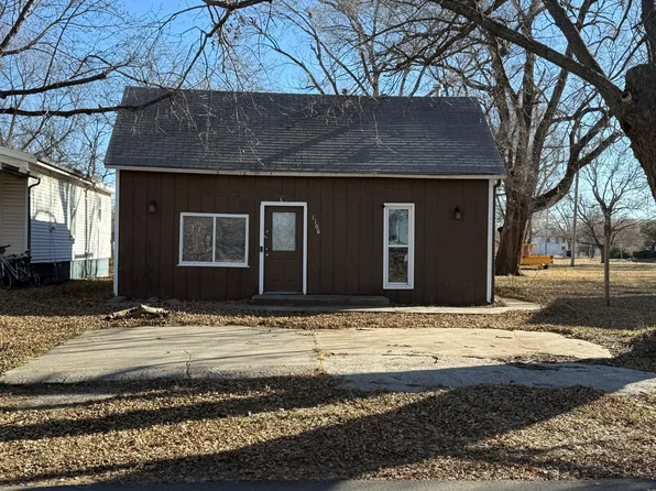1106 Adams St, Hamburg, IA 51640