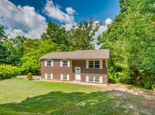 320 Alpine Dr, Rossville, GA 30741