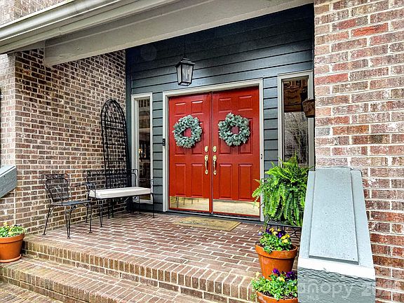 2nd image of 1109 Iverleigh Trl
