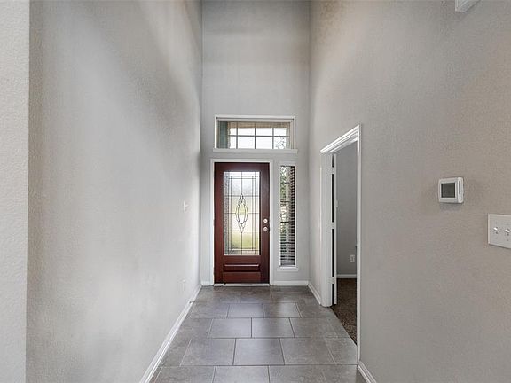 3rd image of 430 Bay Grove Ln