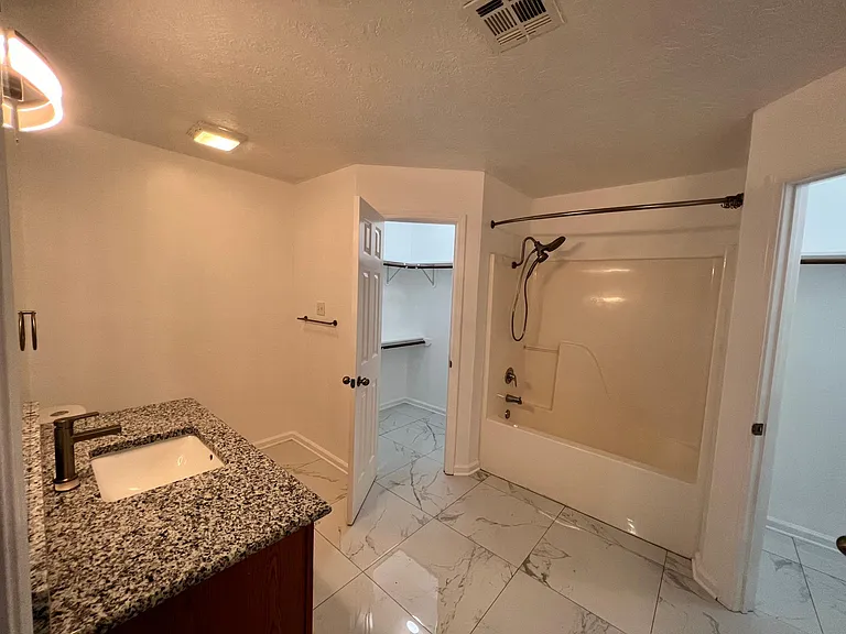 101 Maverick St — Photo 15