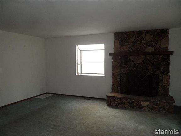 4th image of 2486 Kubel Ave