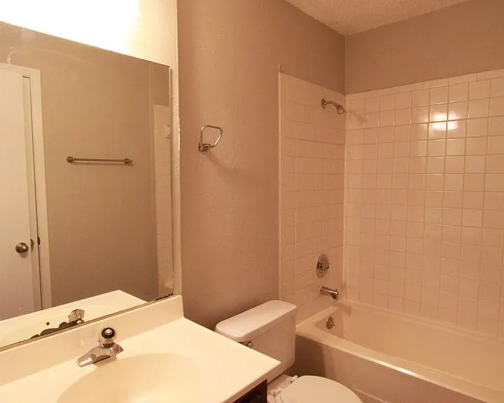 11603 Poplar Cv — Photo 16