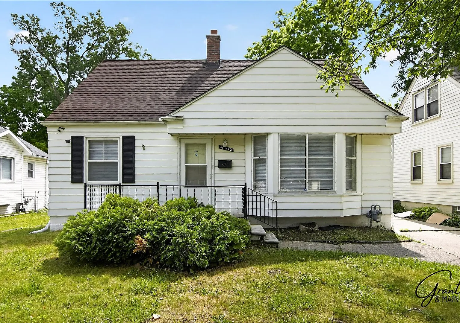 $1550 3 bedroom Redford bungalow — Photo 1