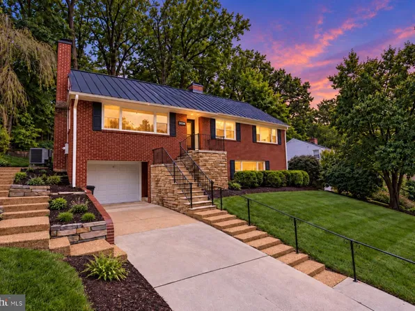 5054 37th St N, Arlington, VA 22207