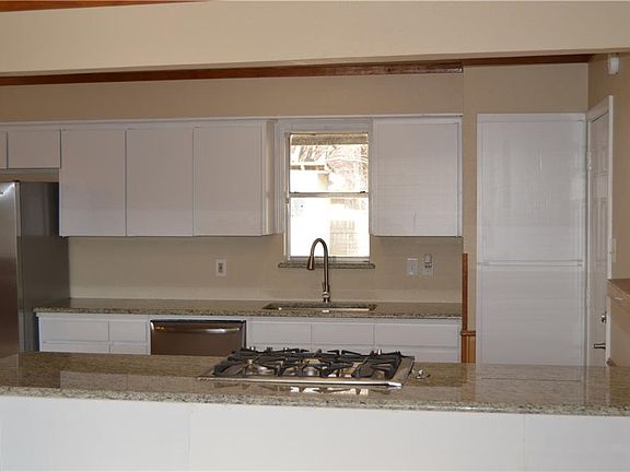 5th image of 414 Harbor Ln