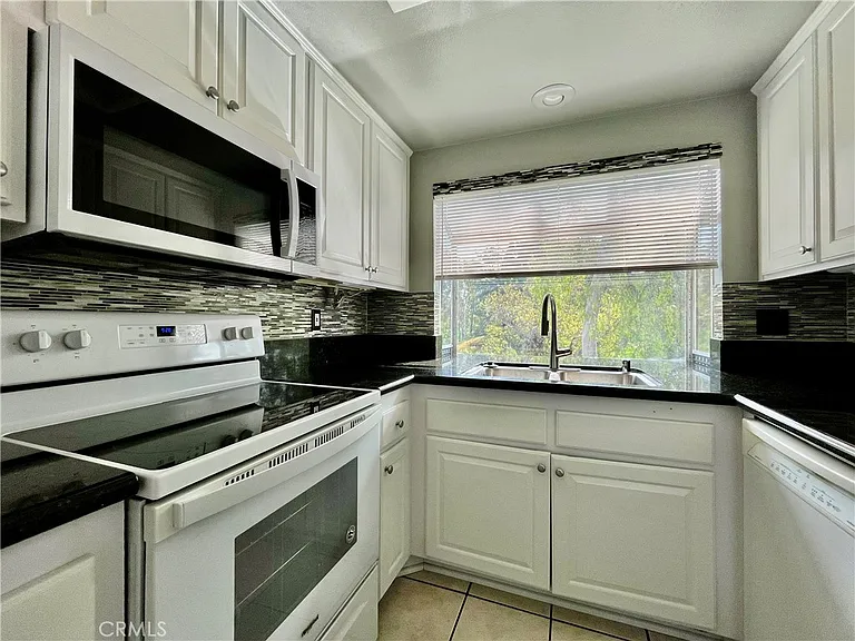 9 Stanford Ct #102 — Photo 5