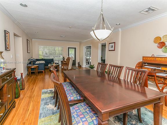 5th image of 547 Alhambra Cir