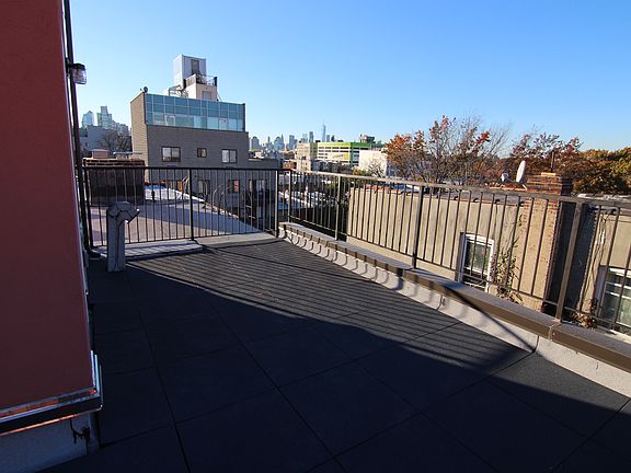 5th image of 597 Myrtle Ave