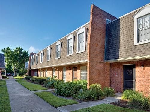 Take a walk through our pet friendly community