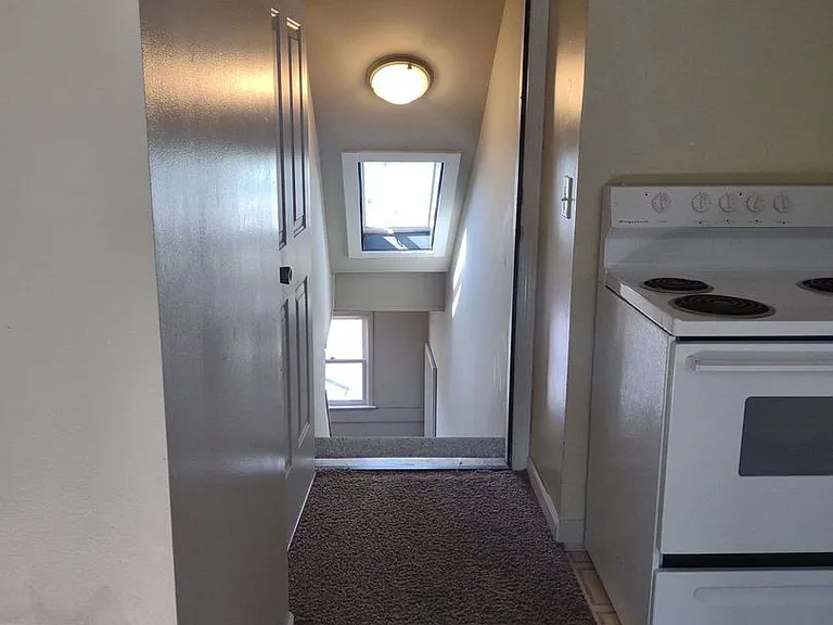 710 N 30th St — Photo 2