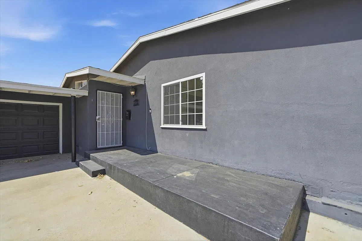 3 bed, 2.0 bath, 1820 sqft, $2,550 — Photo 2