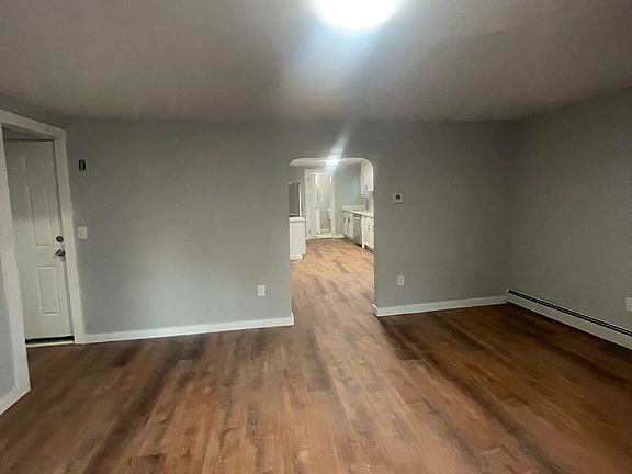 5th image of 46 Cottage St