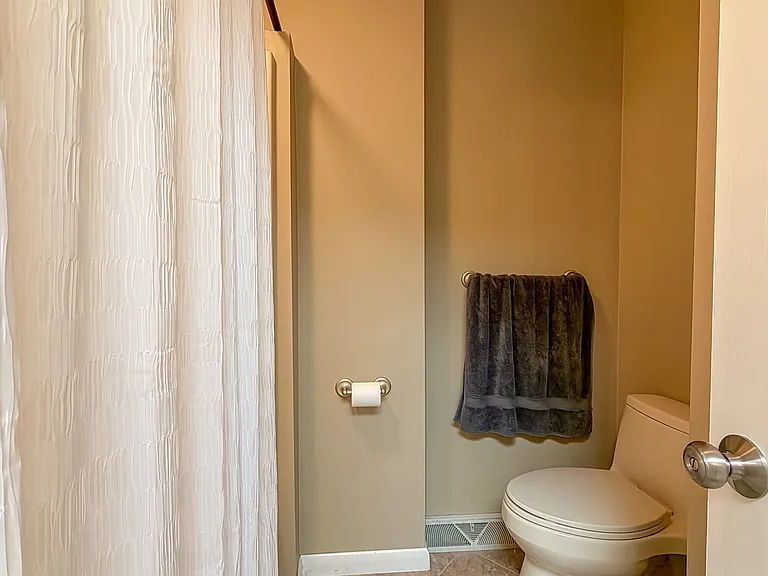 133 E Woods Dr — Photo 12