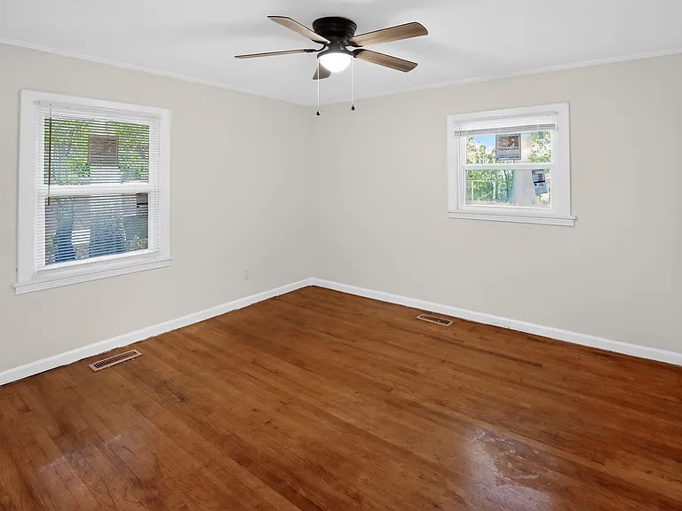 1929 W Oakland Ave — Photo 11