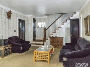 18851 Dormans Rd, Saint Albans, NY 11412