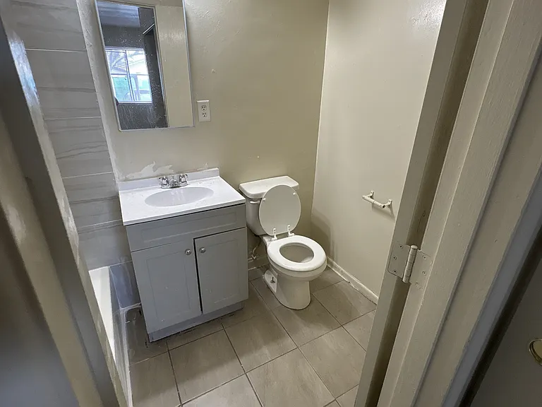735 N Arrowhead Ave #2 — Photo 8