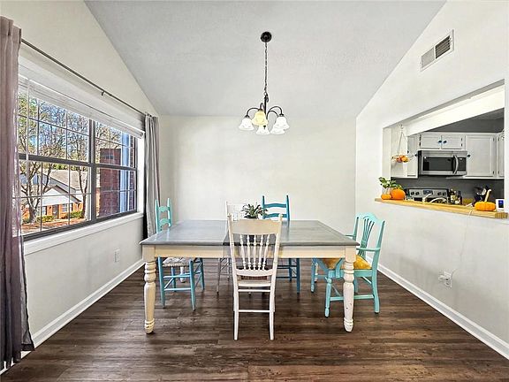 4th image of 5972 Wintergreen Rd