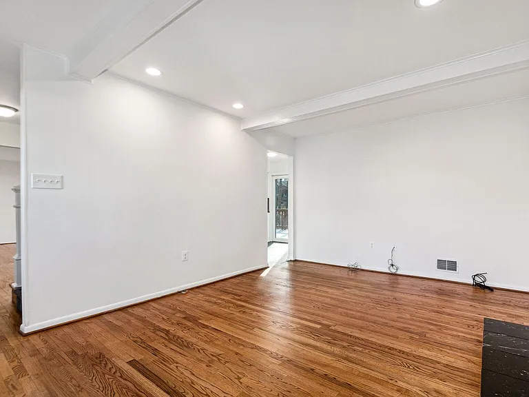 17020 Briardale Rd — Photo 12