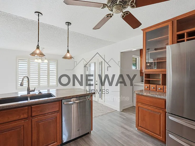 5749 S Farmer Ave — Photo 10