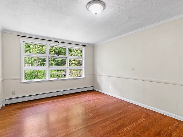 2355 Shepard Ave — Photo 9