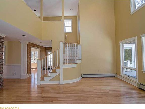 3rd image of 7 Park Cir