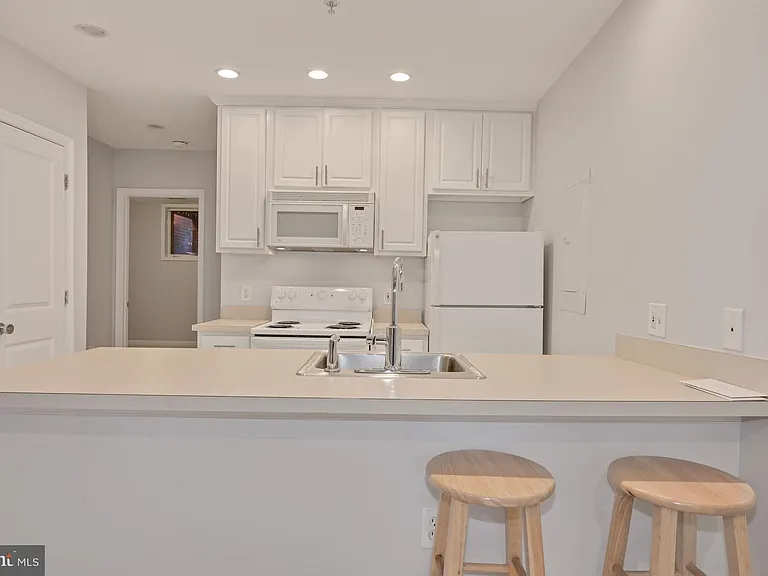 648 C St NE #1 — Photo 8