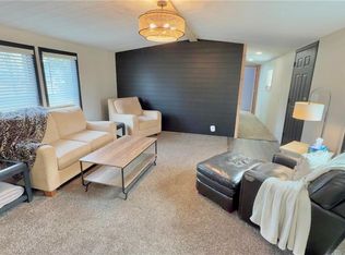 111 Racoon Ct, Gallatin, MO 64640