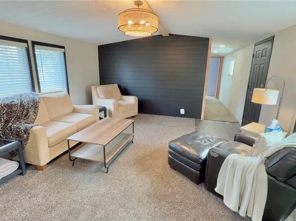 111 Racoon Ct, Gallatin, MO 64640