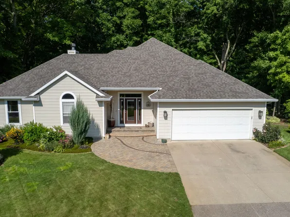 13330 40th Ave, Marne, MI 49435