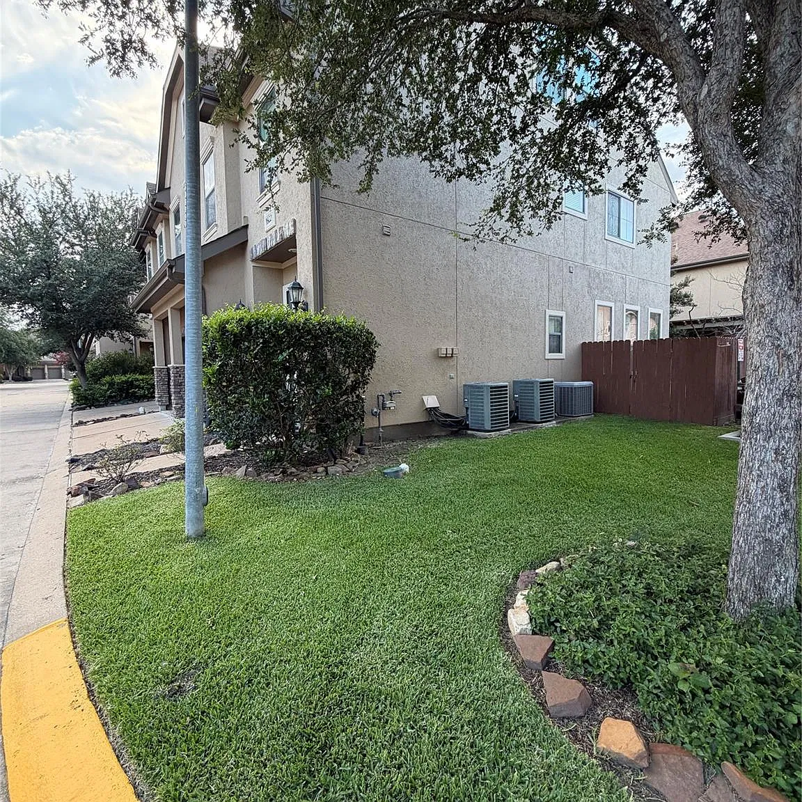 4 bed, 3.5 bath, 2666 sqft, $2,800 — Photo 4